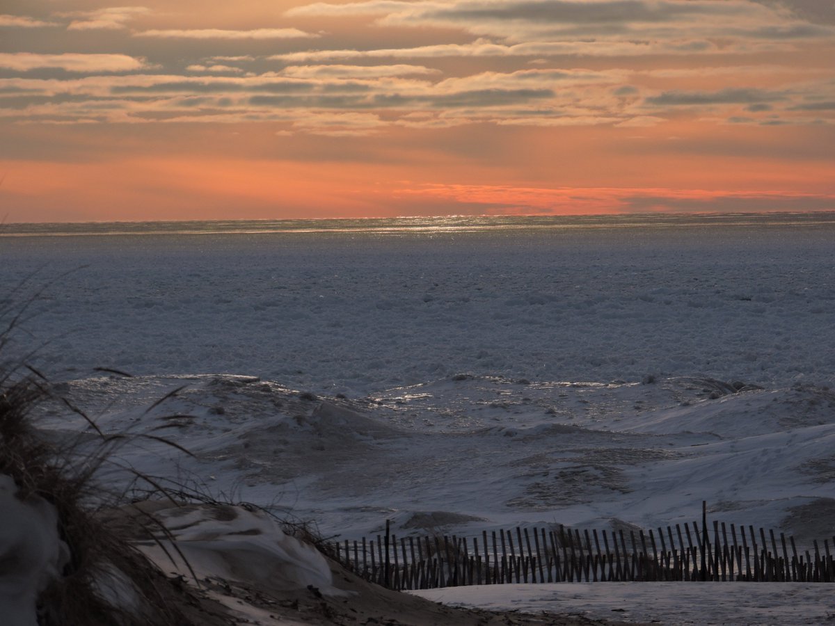 2016skipper's tweet image. Lake Michigan and Lighthouse last night.