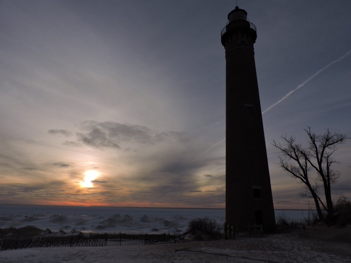 2016skipper's tweet image. Lake Michigan and Lighthouse last night.