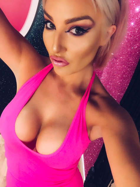 Pink to make the boys wink 😉

@Dixielovesit 😍 https://t.co/oUK9jxdL1G