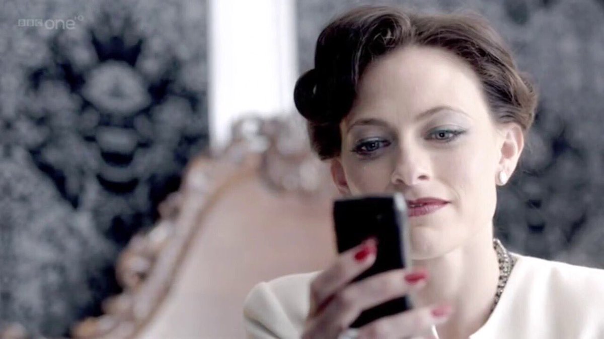 Лара пулвер ирэн адлер. Ирэн адлер шерлок ббс. Ирен адлер в сериале шерлок. Ирен адлер дзен. Серия книг великие сыщики ирэн адлер список.