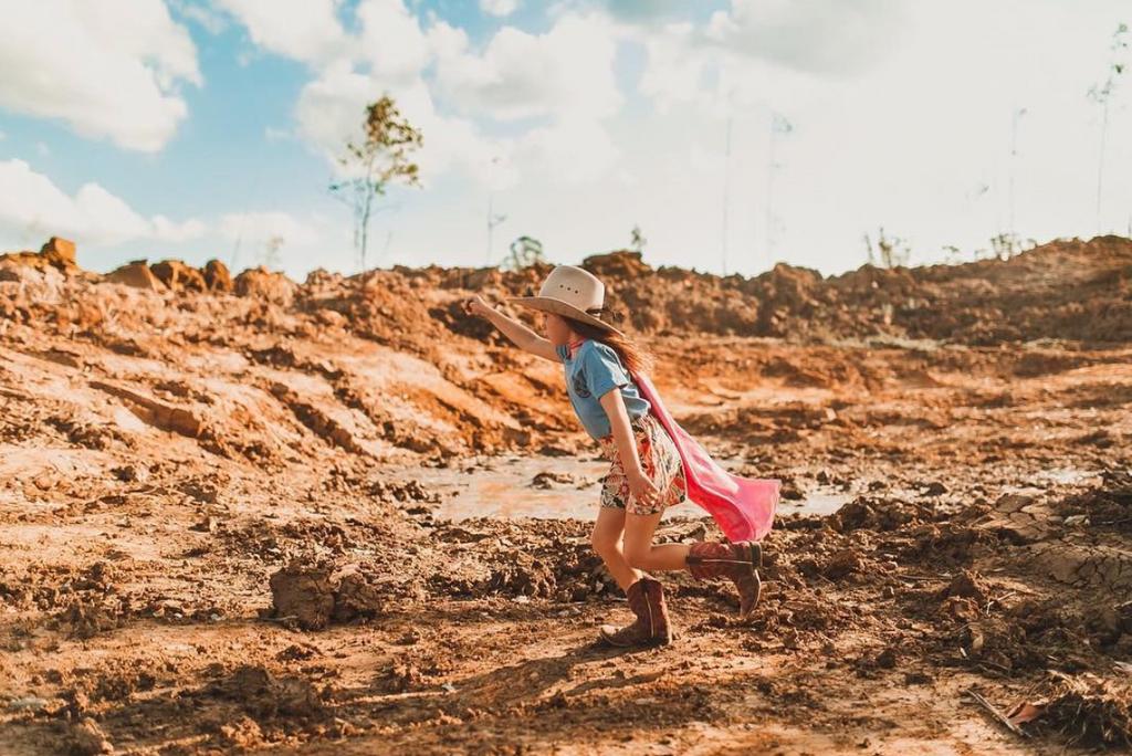 Little girls with dreams become women of vision.
📸 @grimsteadslittlepoppets

#internationalwomensday
#girlpower
#strongwomen
#akubra