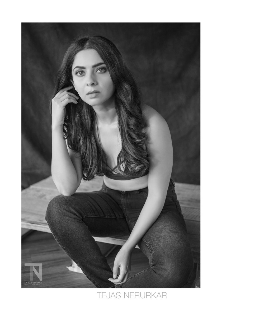 meSonalee's tweet photo. She is comfortable in her skin,within her flaws.
She loves her body,speaks her mind,hugs her curves.
She’s passionate,she’s vulnerable,she’s loyal,she’s mean,
she gives but lives on her terms.
She’s strength,she’s love.
She is this woman.I am this woman.

#womensday everyday! https://t.co/ywd0VSBTer