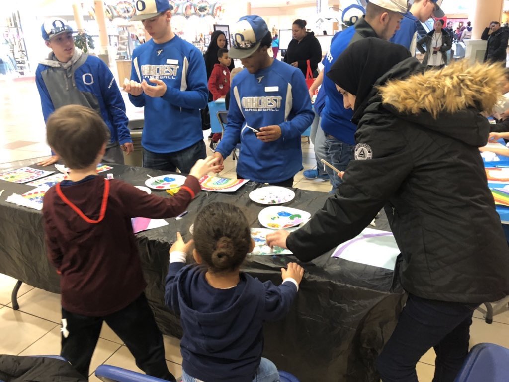 Oak_Leadership's tweet photo. Some of our @Oak_Leadership students executing the action plan last night! @tylermonzoo @AndrewP98898464 @ConnorLove14 @Rell1k__ @TJVanSeters21 @drobinson5442 volunteered at the @hamiltonmall during their Kids Corner: Arts and Crafts event. https://t.co/PlPqG3KbvK
