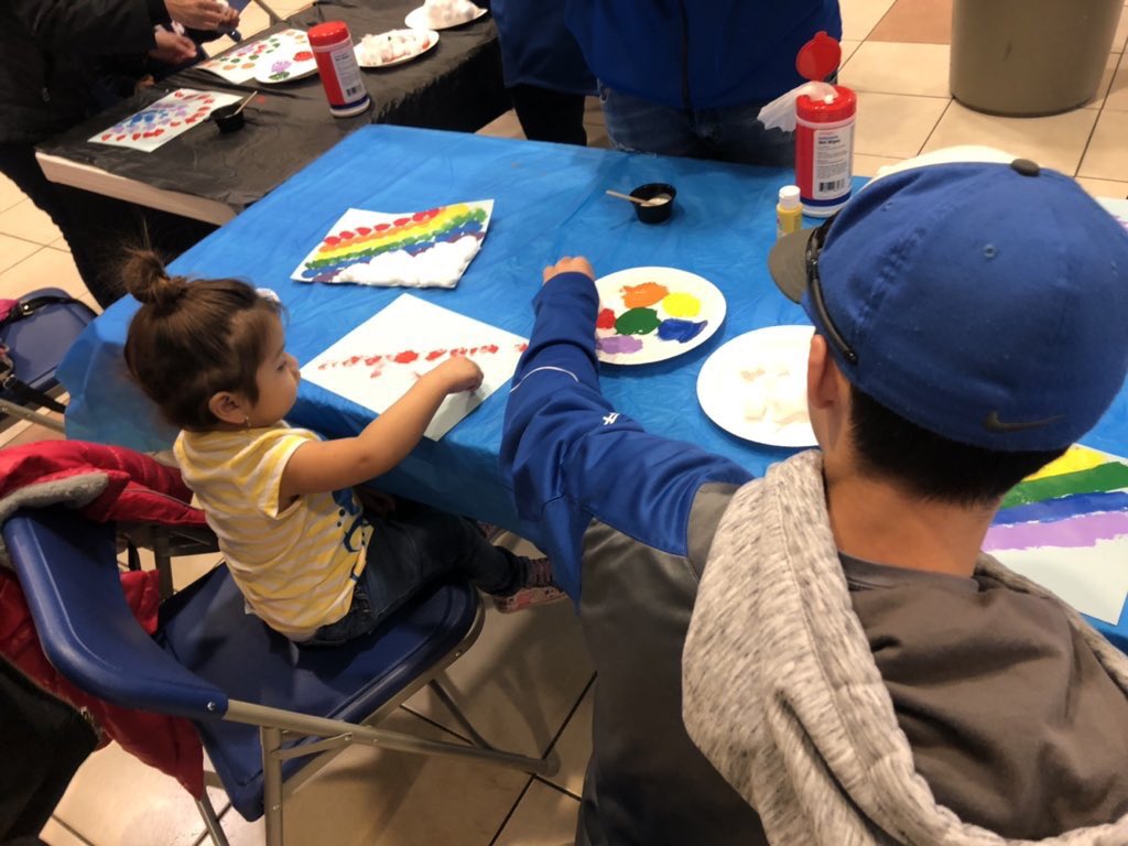 Oak_Leadership's tweet photo. Some of our @Oak_Leadership students executing the action plan last night! @tylermonzoo @AndrewP98898464 @ConnorLove14 @Rell1k__ @TJVanSeters21 @drobinson5442 volunteered at the @hamiltonmall during their Kids Corner: Arts and Crafts event. https://t.co/PlPqG3KbvK