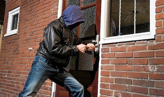 NijkerkVandaag's tweet photo. Stad Nijkerk: Wijkagent vraagt aandacht voor inbraken aan de Reling NIJKERK Inbrekers hebben afgelopen week toegeslagen in de wijk Corlaer. Twee keer werd ingebroken aan de Reling, één keer een poging tot inbraak en één keer werd er daadwerkelijk... … https://t.co/ME3VacqxKz