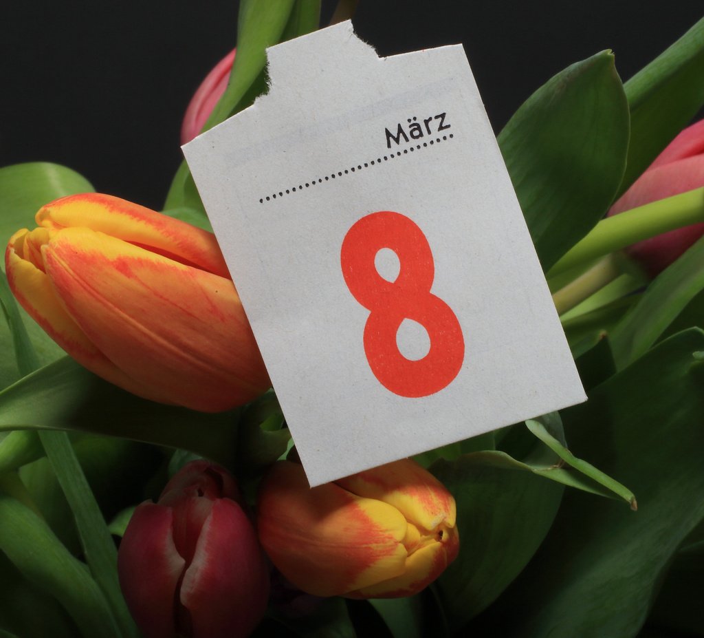 март на немецком. поздравительная открытка на немецком языке. март на немецком. март на немецком. Happy women's day картинки.
