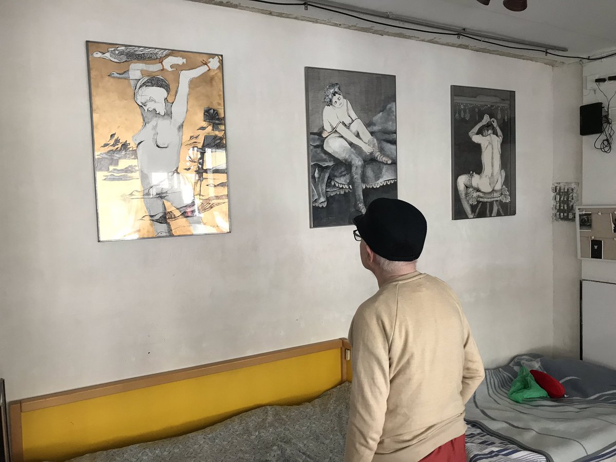 La artista, Fasiani dona sus obras a los okupas de Casa Cádiz. Convertiremos esta casa okupada en un museo y así atraer al público para que conozcan la realidad de las personas sin hogar de Barcelona. #Fasiani