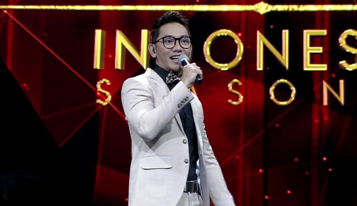 OfficialGTVID's tweet photo. Ditemani host keren @johnmartiNN kamu bakalan menebak seleb dibalik topeng-topeng unik yang superrrr bikin syok di episode kedelapan ini!!! #TheMaskSinger4GTV #MaskSinger4Eps8 Malam ini @OfficialGTVID https://t.co/NMX3hvruiN