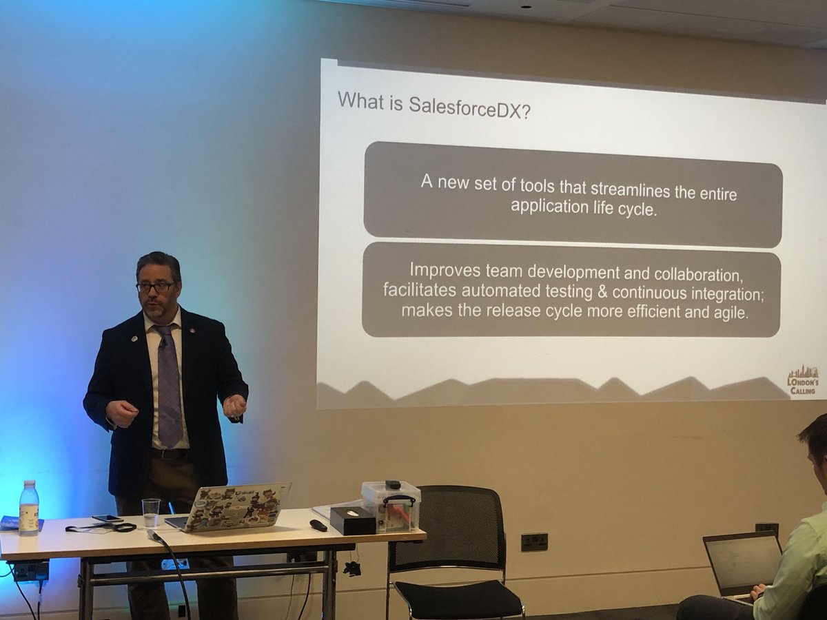 hettyhetty's tweet image. .@RichClark808 talking about #SalesforceDX continuous delivery and test automation - love the tie :-) #LDNsCall19 @LDNsCall