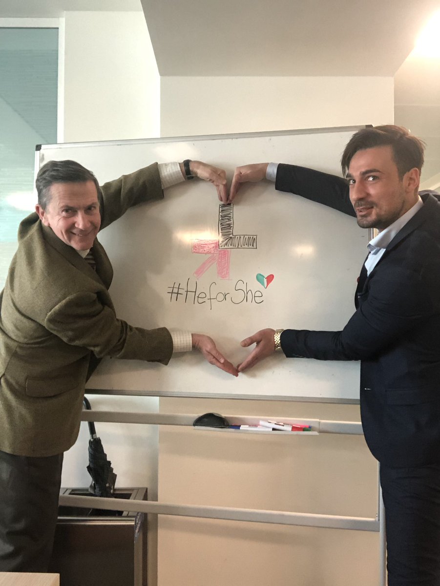 EliseFraval's tweet photo. #axa #HeForShe #FestaDellaDonna #Italy https://t.co/FGjI1qGGF7