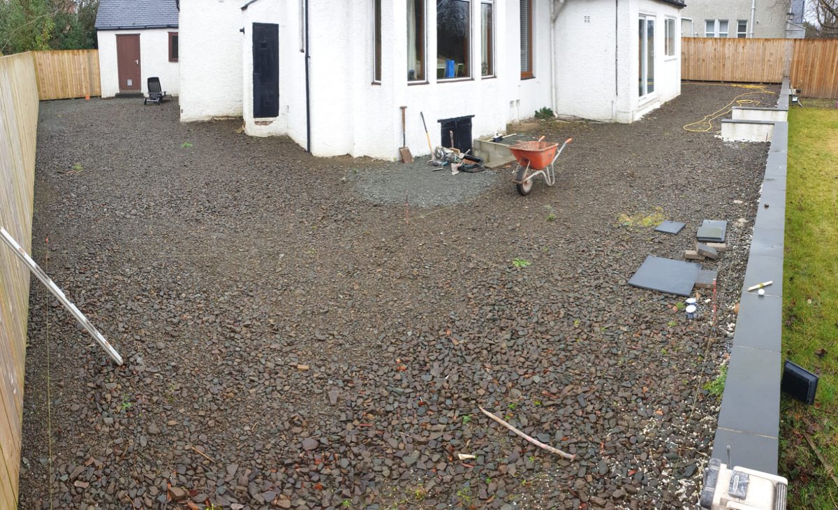 SDProjects's tweet image. With such a lovely large area to landscape, this customer has decided on the beautiful @StonemarketUK black limestone patio with some artificial grass to follow.

These low maintenance products will keep the space looking fresh and new year after year!