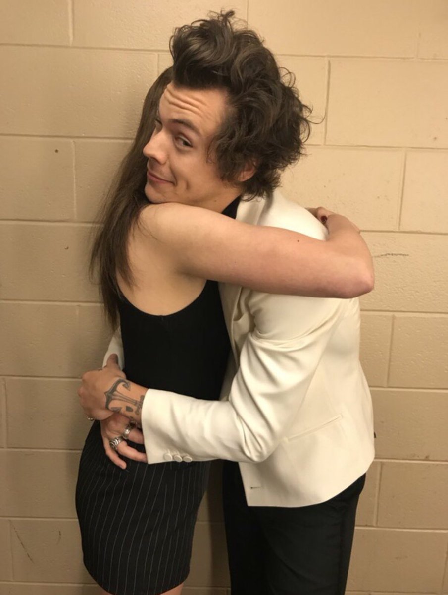 __harrymylove's tweet photo. All I can do is say that these arms are made for holding you,
I wanna love like you made me feel
When i was 8 and you were 16 :)) @Harry_Styles ❤️ #18onedirection #HarryStyles https://t.co/79wad7ZVFn