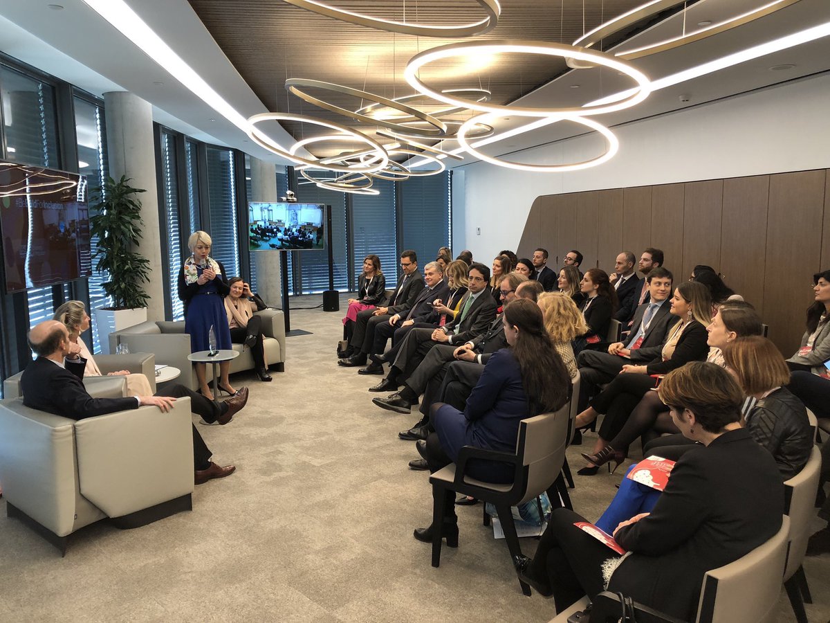Womens_Forum's tweet photo. Our CEO @ChiaraCorazzaWF at the #GeneraliTower w/ Frédéric de Courtois, Group General Manager, Monica Possa, Group Chief HR &amp; Organization Officer, Anna Chiara Lucchini, Group Head of Leadership Development &amp; Group Academy, for dialogue on how to #Beboldforinclusion. https://t.co/iNbVzd0TRf