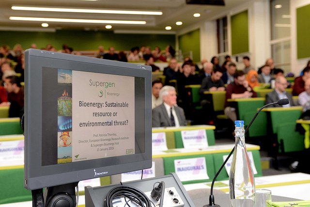 SupergenBioHub's tweet photo. It's #InternationalWomensDay so why not celebrate by taking a look at the inaugural lecture at @AstonUniversity from the inspirational director of the #SupergenBioHub, Prof. Patricia Thornley: https://t.co/QGqsptJ1mJ
@epthornley @EBRI_UK @Aston_EAS https://t.co/kNuTqn6euE