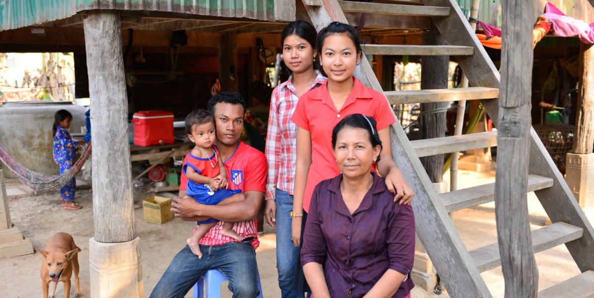 De enige weg uit de armoede voor vrouwen? Onderwijs. Lees het verhaal van Kun Chheng: bit.ly/2H82rP9 #InternationalWomensDay #internationalevrouwendag