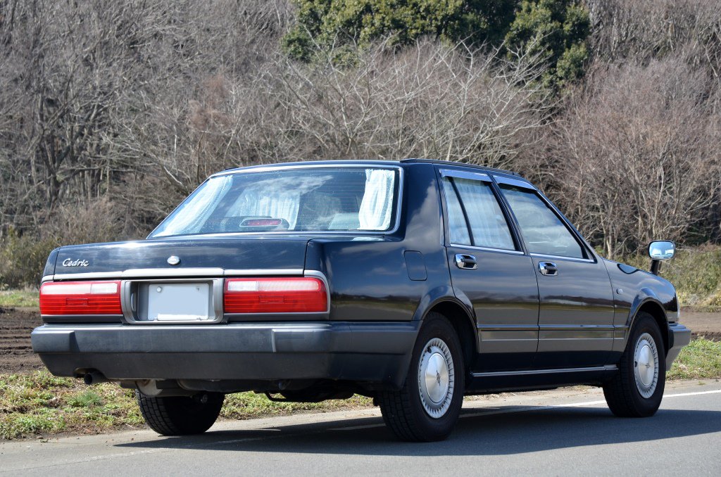 Yxs10 本日セカンドカーの08年式y31セドリックオリジナルベンコラmt車が納車されました Y31セダンにまた乗りたくなったのとコラムmtのlpg車に興味があり手を出してしましました 維持費は2倍になりますが出会いは2倍以上になることを期待しています