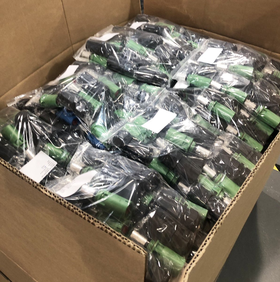 ten_47's tweet image. Phew! 1100 of our Powerline QC connectors assembled, packed and shipped out to another satisfied customer this week! #powerlineqc #singlepole #temporarypowersolutions #Manufacturing #assemblyline