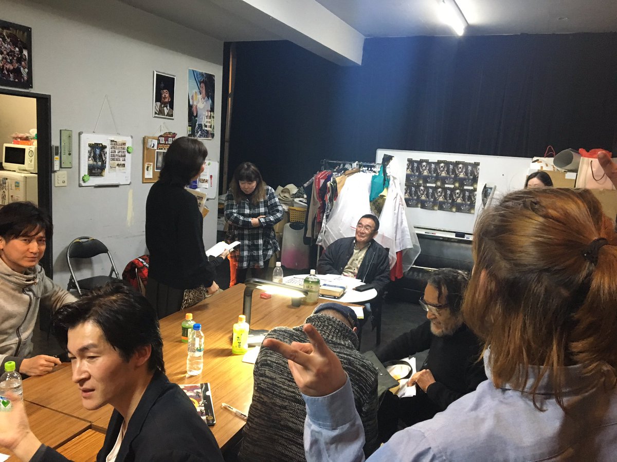 haounoko2019's tweet photo. 本日、読み稽古を行いました！

臨場感あふれる気合の入った読み。
これに殺陣、ダンスが加わったらどうなるのか！乞うご期待！
この後ろ姿は一体！？
#覇王の子 
#本読み https://t.co/wXOploiAR4