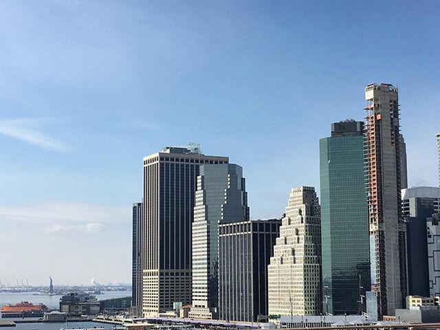 mi_travesia's tweet photo. La vista de #NYC desde el #brooklynbridge desde ahï también se puede apreciar la #estatuadelalibertad. #Brooklyn fue mi parte favorita del viaje y para conocerlo no es necesario un tour el #subway es suficiente y tiene un tramo express hasta este punto #… https://t.co/9ouREmjuOu https://t.co/JGy6XmELlC