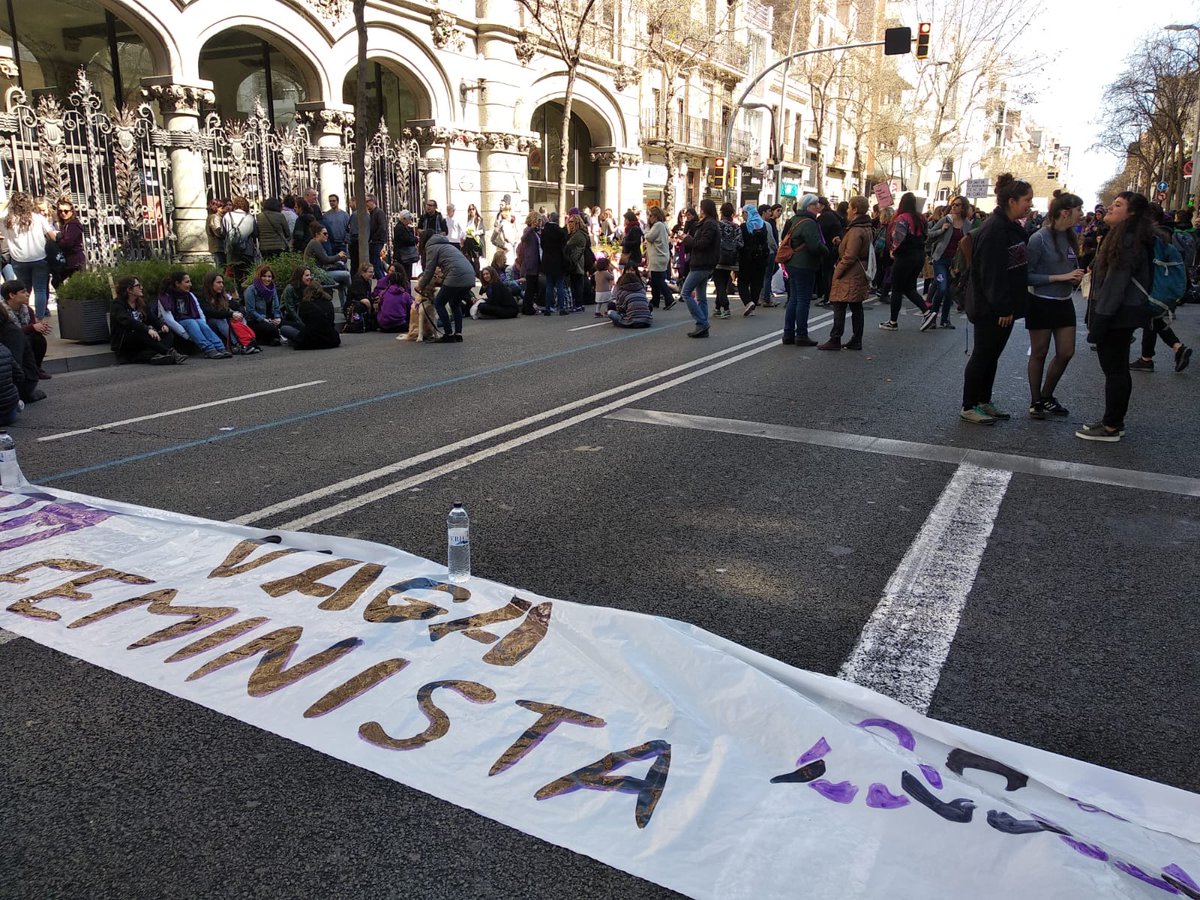 laBurxa's tweet photo. Seguim aturades davant la seu del districte. En breu ens posarem en marxa cap a Plaça Espanya!
#VagaFeminista8M #8M #8MSants https://t.co/e7hyycLoff