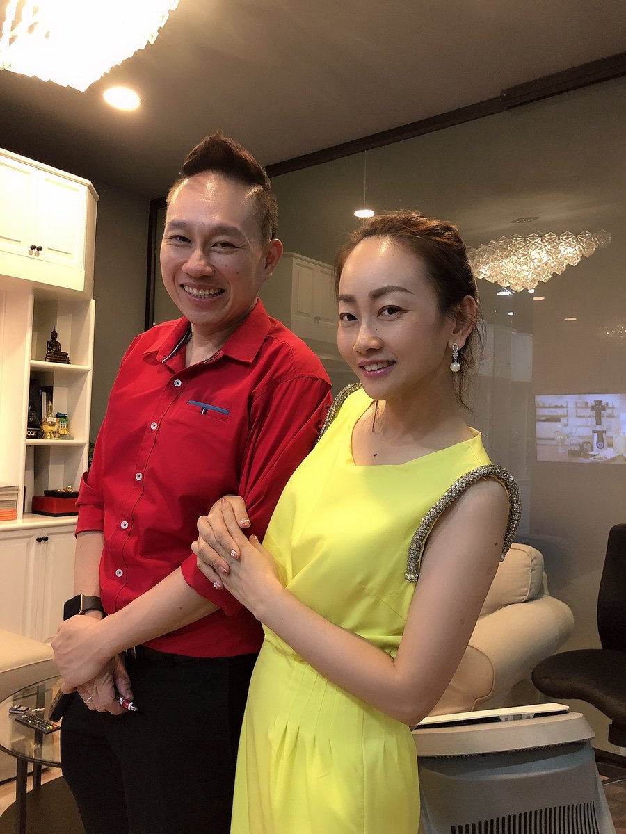 DBizfit's tweet photo. สีเสื้อตัดกัน แต่เรารักเรากลมกลืนนะคะ
🥰🥰🥰🥰
#��ูปเก่าเพิ่งโพส
#หวานวันละนิ๊ด
#รักกันทำให้ลดน้ำหนักได้ดีนะ
#หมอมุกพาผอม https://t.co/DFcKtHTGSm