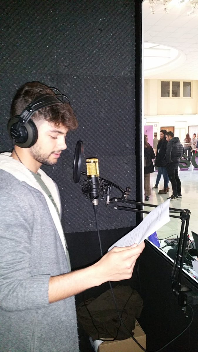 cogitise's tweet image. Estos cuatro estudiantes han sido los primeros en prestarle su voz a los grandes ingenieros de la historia 🎙🎚🎧
#VoiceLab #7SCD @AEDISevilla #SomosIngenieros