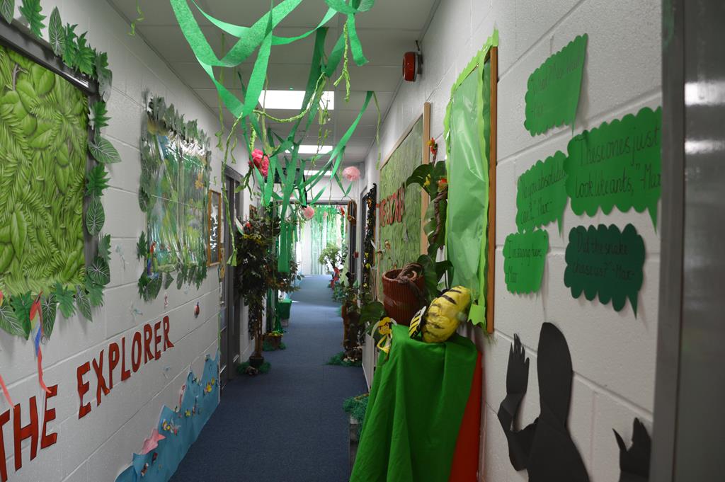 BancroftsPrep's tweet image. Everyone @BancroftsPrep (&amp;amp; the staff) in their PJS: stories aren&apos;t just for bedtime on #WorldBookDay2019 Great book themed corridors too @BancroftsSchool @LibraryBancroft