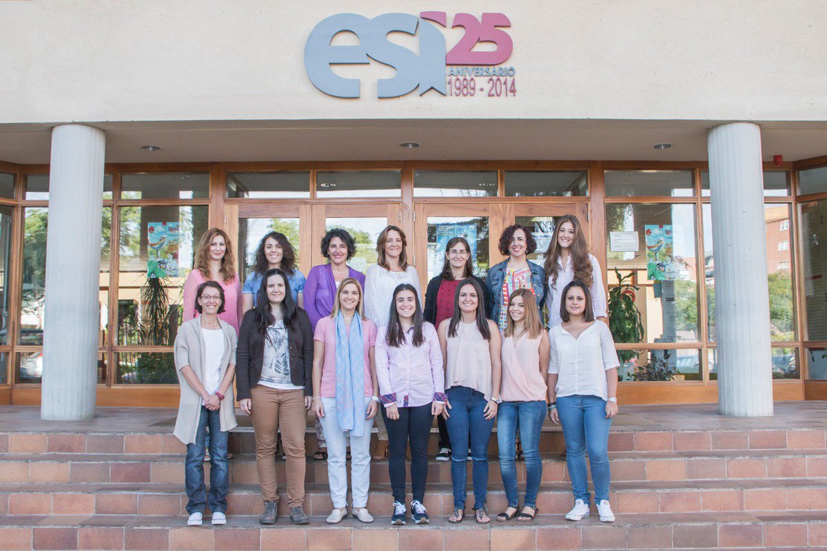 esiuclm's tweet photo. ♀ #DiaInternacionalDeLaMujer  Con estas fotos de parte de las mujeres que forman la @esiuclm queremos unirnos a este día de reconocimiento a todas las mujeres. 👩‍💻 Estudiantes, profesoras e investigadoras 👩‍🎓 #informaticas e #ingenieras 

#WomaninTech #InternacionalWomensDay https://t.co/tHRQeOmKZk