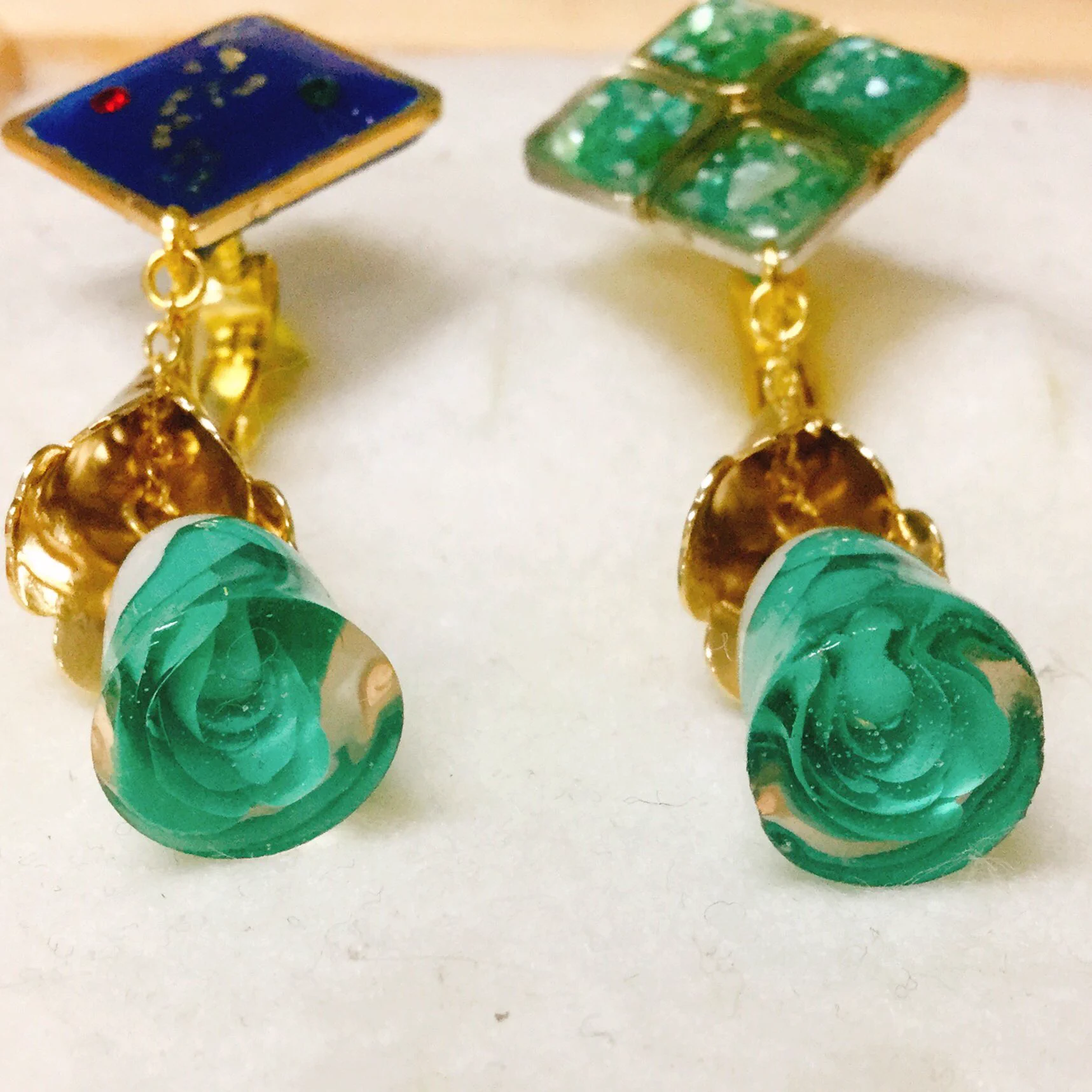 とっても簡単な花の作り方！用意するものはレジンとマニキュアだけ！！