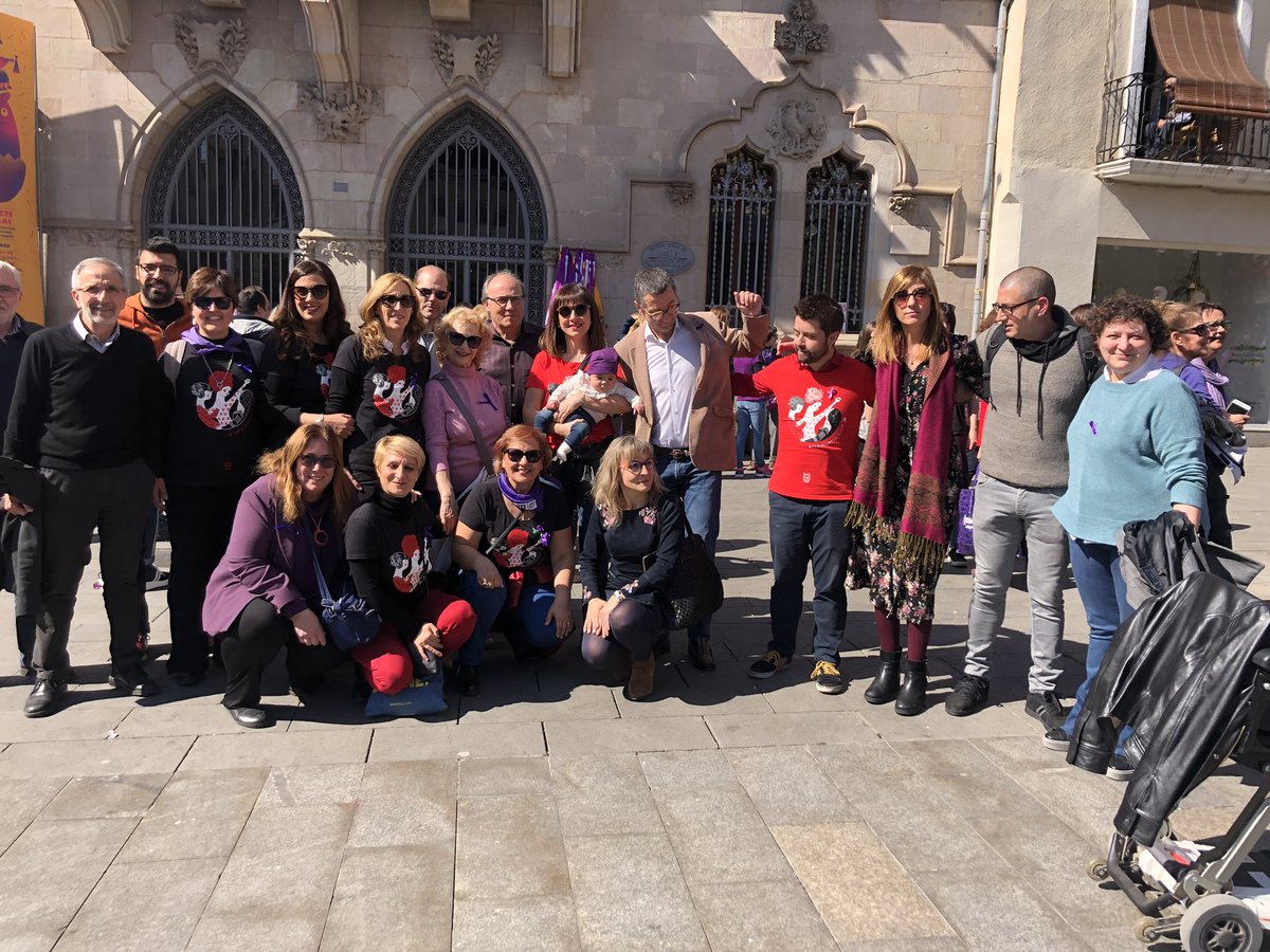 Concentració de les 12.30h a la Porxada @granollers Aquesta tarda més, a les 18h #8M⁠ ⁠ #8MJoFaigVaga #Avancem #CaPPasEnrere #FeminismeSocialista #ViolènciaMasclista #BretxaSalarial #igualtatdoportunitats @_donesPSC @pscvoriental @socialistes_cat @granollers