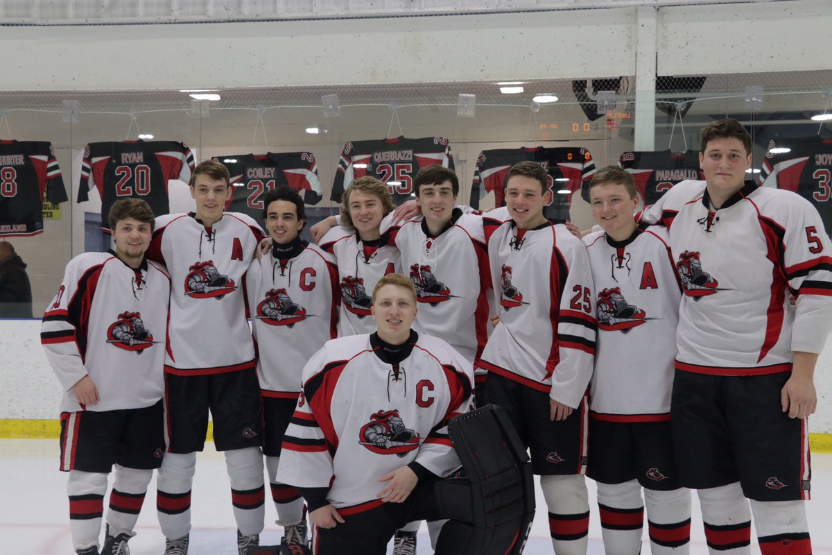 LakelandPuck's tweet photo. Lakeland Hockey finishes the 2018-2019 season (19-5-1). Congrats to our seniors on a great season and a great 4 years. 3 County Titles, a Division Title, 3 trips to the state Quarterfinals and a 4 year record of (72-24-8) during your time at Lakeland. You will all be missed. https://t.co/DepyTH3RQr