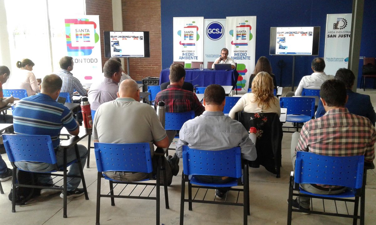 pedro_lorefice's tweet photo. Ing @JaviStrada exponiendo sobre @AreaEmprender en el marco del Taller de Actualización para Responsables de #UnidadesLocales y #Provinciales de #ProduccionMasLimpia en ciudad de #SanJusto. @ProduccionSF @GobSantaFe @CienciaSantaFe @datsantafe @Valeria67919861 @SantaFeVincula https://t.co/qFZ7ZfNI45