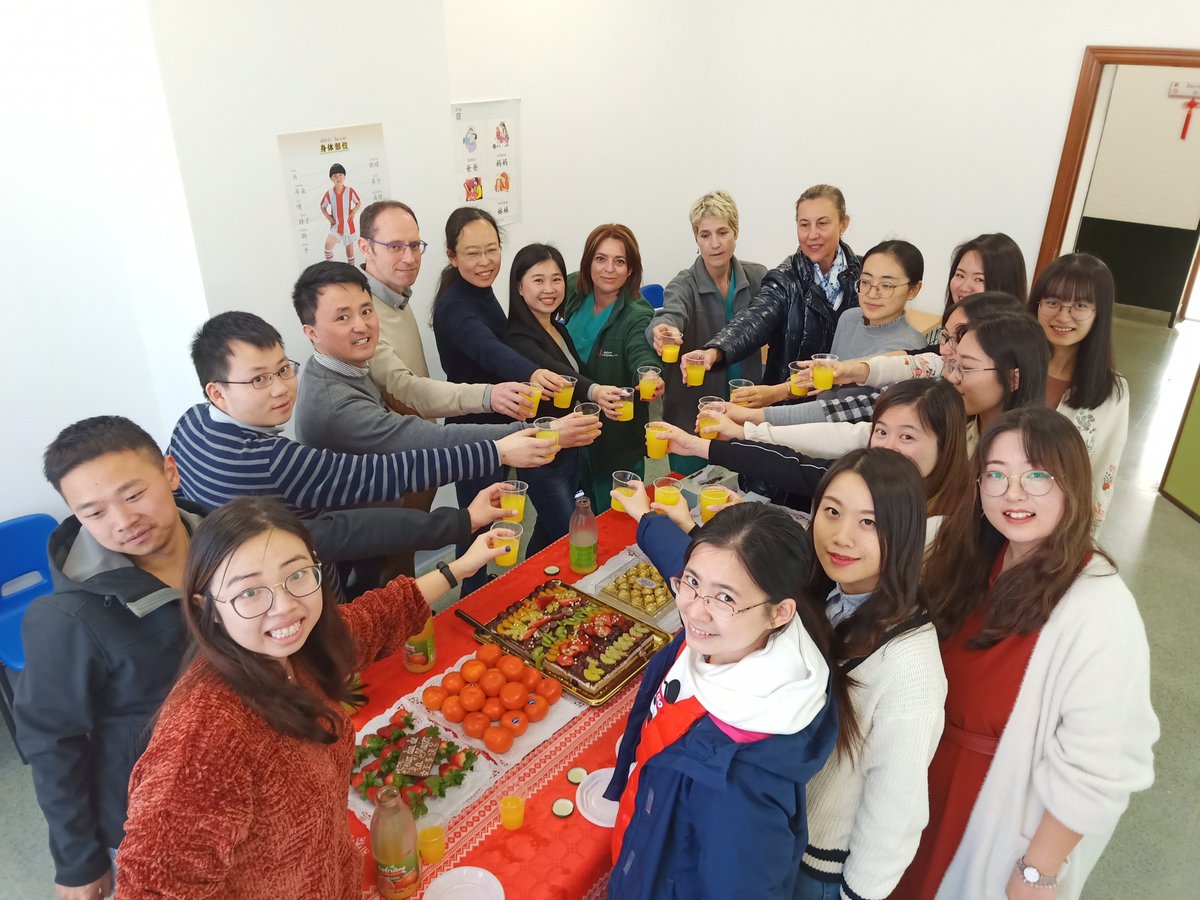 confucioule's tweet photo. 3月8日国际妇女节，莱昂大学孔子学院为全体女教职工送上了节日的祝福，同时也祝愿所有女性朋友节日快乐。
¡Feliz día de la mujer! https://t.co/2qErEyLc29
