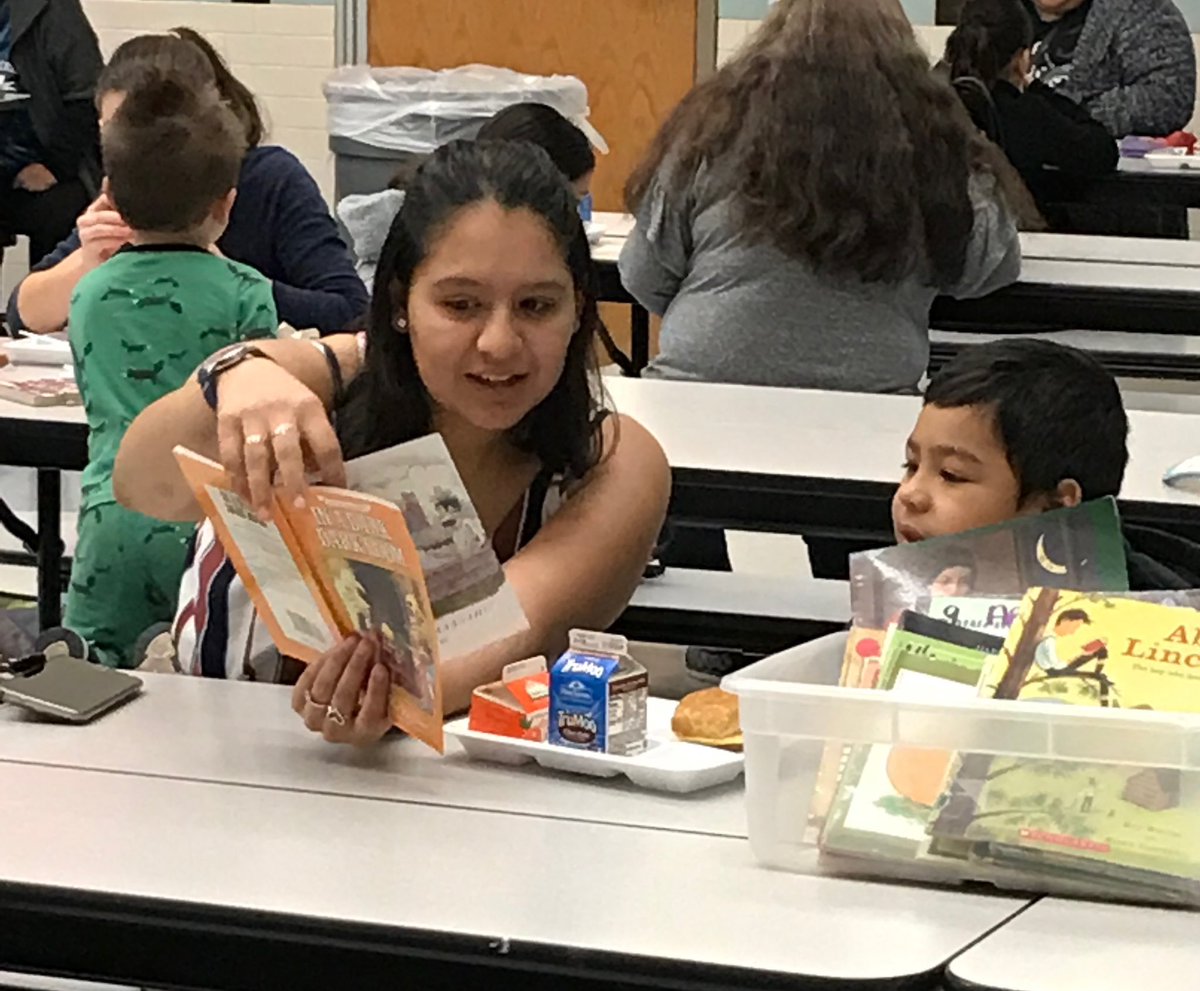 GFESWildcats's tweet photo. Morning Reading with Mom and other special caregivers was such a great way to start our Wildcats day!  Sponsored by the Family Resource Center! https://t.co/tUuPwgH1Ul