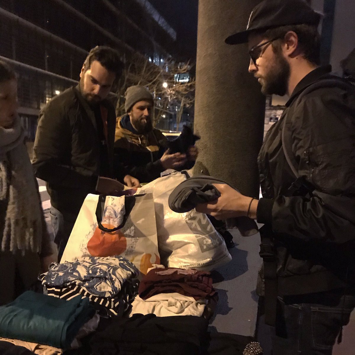 Une nouvelle soirée de maraude pour nos bénévoles, des repas et des vêtements ont été distribués sur #Lyon et #Villeurbanne. Nous vous remercions pour vos dons et votre générosité ❤️😇 

Pour nous soutenir 👉 helloasso.com/associations/j…
