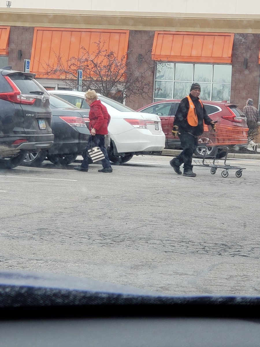 shellishel20's tweet photo. Thanks Greg for helping out our customers no matter the size of the load big or small 😊👍🤟#proloader @HillardBob @JStoneburner06 @3872_MASM https://t.co/UJz9ZoFr97