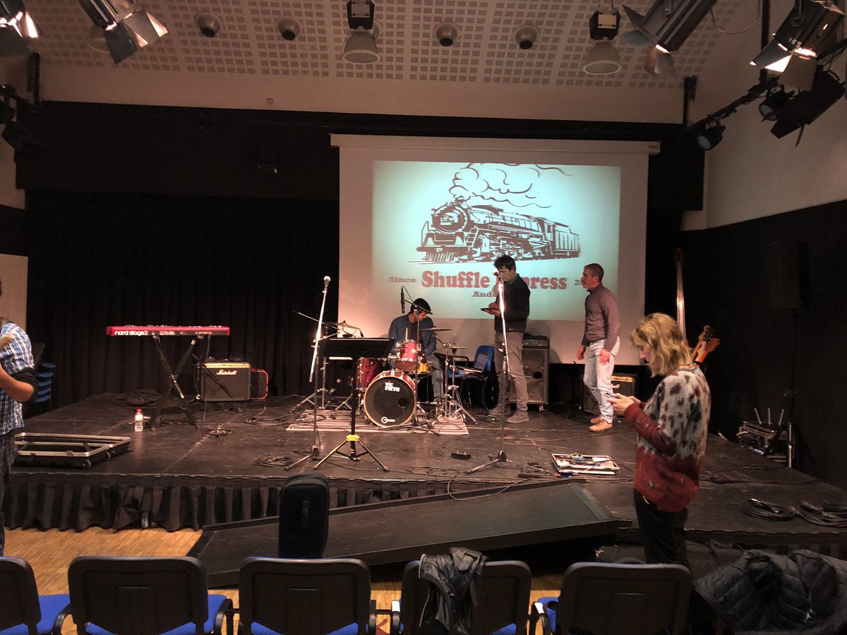 Preparatius per la presentació de l’acte d’entrega de les subvencions 2018/2019
amb H.Peterson, <a href="/ShuffleExpress/">Shuffle Express</a> <a href="/persefoneband/">Persefone</a> <a href="/HectorRomance/">HectorRomance</a> i Nil Forcada
<a href="/SDADVandorra/">SDADV</a> 
📍Sala d’actes La Llacuna (Andorra la Vella)
⏰20:00