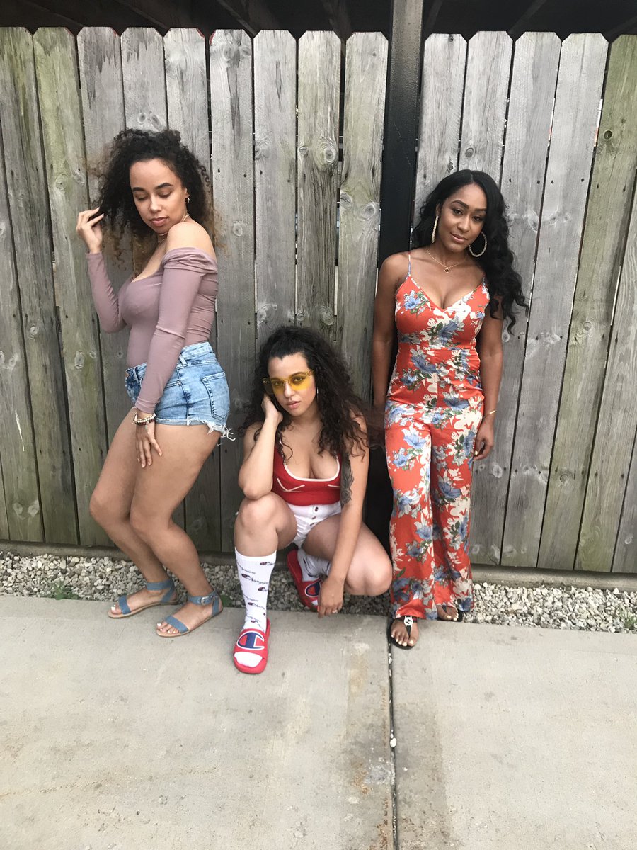 CeCemarieBrown's tweet photo. In honor of #InternationalWomenDay I want to thank & celebrate the woman in my circle who have supported me and inspired me #TheyWorkin β€οΈ https://t.co/L2vW9Dudak
