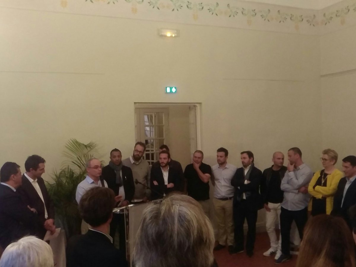 swAixMarseille's tweet image. En direct de @aixmaville aux côtés des startups aixoises de la délégation #ces2019 ! Avec notre @TerenceHuertas préfèré de @eddodrop ancien gagnant du #swam