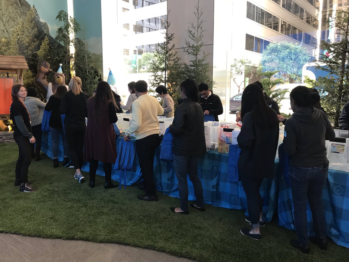 mct_sfdc's tweet photo. Whats the best way to celebrate Salesforce’s birthday? 🎁 🎂 By volunteering, of course! Big crowd in the Salesforce West lobby putting supply kits together for teachers. #GivingBack #SalesforceTurns20 #Ohana https://t.co/3K8ANqpIWB