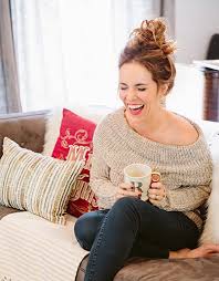 allaboutwmnshow's tweet photo. On #InternationalWomensDay2019 We're featuring #WomenWhoInspire us. @msrachelhollis's is honest and her unfiltered, no BS portrayal of what its like to really be a Mom, Wife and Woman overall, is simply refreshing. She teaches us to be real, be true, and just be yourself. https://t.co/NKYvuxf1qd