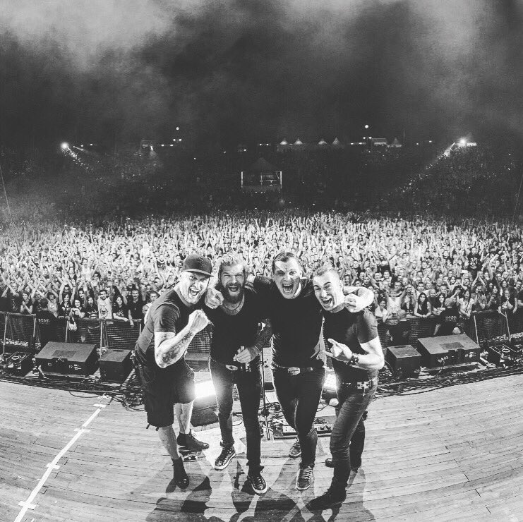 philippburgerfw's tweet photo. Liebe Fans- zu Flensburg!

Wir wissen derzeit nicht mehr als ihr aus einigen gestern veröffentlichten Presseartikeln. Es scheint, dass einer lange vorausgegangenen Emotionalität von einigen wenigen, jetzt eine Kündigung der FlensArena gegen unser Konzert gefolgt ist.
Wir kämpfen! https://t.co/Z4LGqOJC2Y