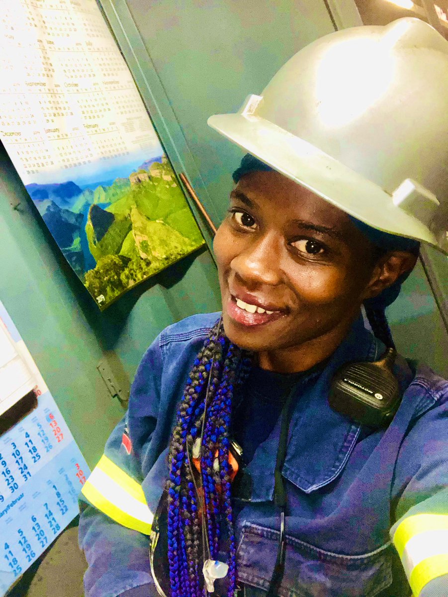 Elleglamorous's tweet photo. #WhatIDo I’m a qualified electrician 💡 https://t.co/L6CDMRnyt2