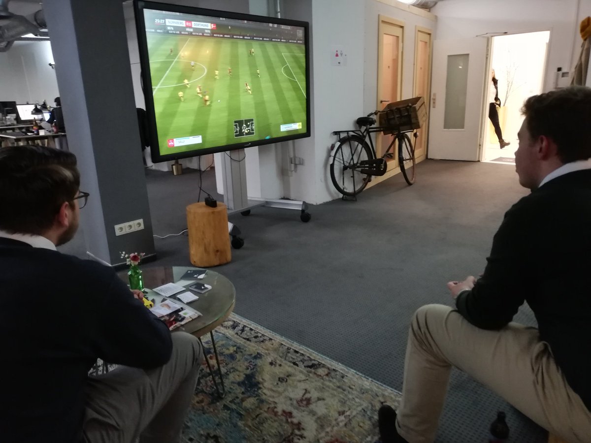#Networking auf eine neue #Ebene bringen. Beim #Silicon Drinkabout in #München verteidigt #Wieblebub bei #fifa den #Titel. 

#sda #basemuc #muc #startup #network #work #afterdrink #companyfight #beer #SpaßdarfnachderArbeitsein