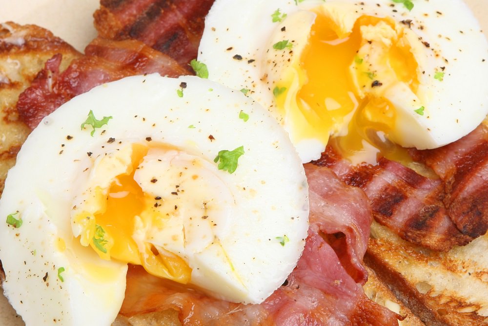 BrunchAndBrew's tweet photo. Fancy a light bite? What about bacon and poached eggs on toast? Open from 7.30am weekdays #littleplacebigtaste https://t.co/TI1E346aLq