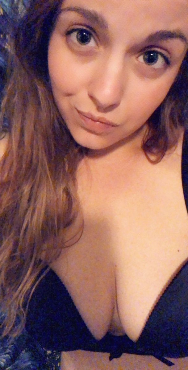 CassidyEvenings's tweet photo. At my vanilla job for 4 more hours, THEN i’ll be ready to start this weekend with some good old fun 😉 ya’ll aren’t ready for the mood I’m in today.

Which one of you wreckless fucks is daring enough to play with me tonight? #kicksession #cbt #cei #ballbusting #sph #joi https://t.co/xPWpBfj68K