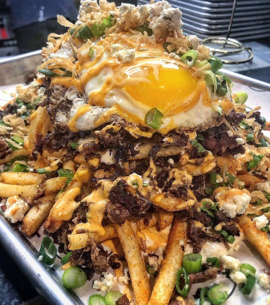 Rhode_Eats's tweet image. HAPPY🤤FRYDAY! This weeks Ft. Fry🍟Day Shoutout goes out to a spot we've been sleeping😴 on for far too long! 📸: @TillysChzSteaks - Foodies, if you haven't been yet, do the responsible thing and tag a friend who will make sure you make the trip this weekend😂!!

#RhodeEats