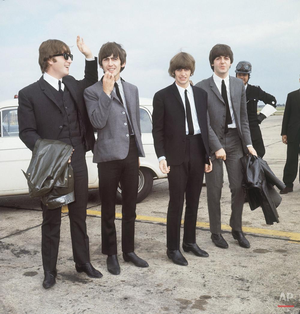 crockpics's tweet image. The Beatles preparing to leave London for the US, 1964.  #TheBeatles