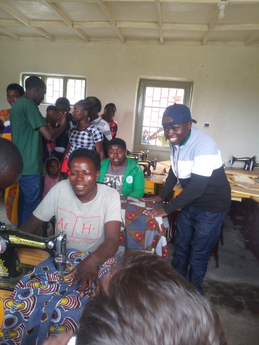 30 Single mothers at @MusanzeDistrict in Kinigi are pleased to learn sewing. This Sewing machine will help them to take care to their children.#Conservationislife, #weneedGorillas @RDBrwanda @SavingGorillas @PublishingEco @AmbayouthRwa