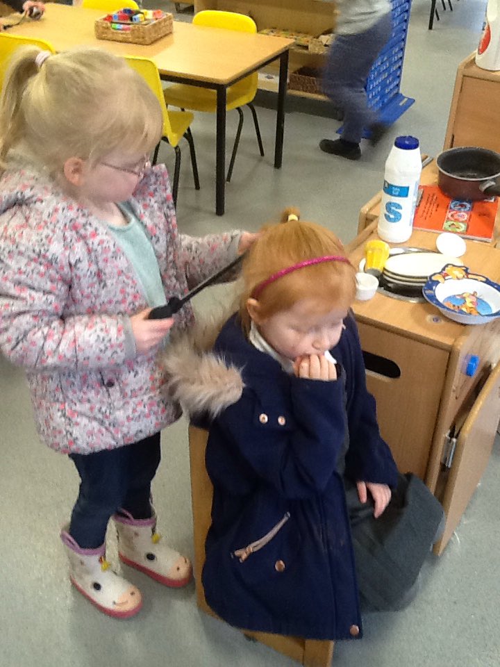 broxburn_ps's tweet photo. #ownagendas #selfselectedlearning #busyafternoon #ELC -DR https://t.co/8C2xuvOLPw